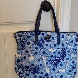 Prada NWT GORGEOUS Donna Shopper Tote Bag Blue Floral Nylon and Leather
